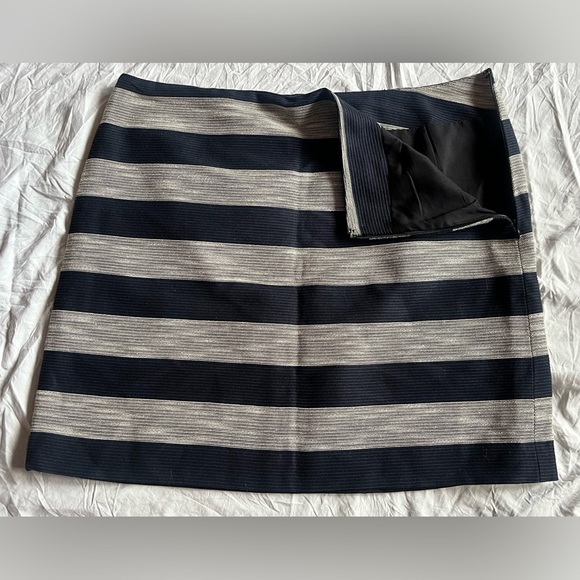 Ann Taylor LOFT Striped Navy Blue and Gray Women's Skirt Size 14 - Picture 3 of 12